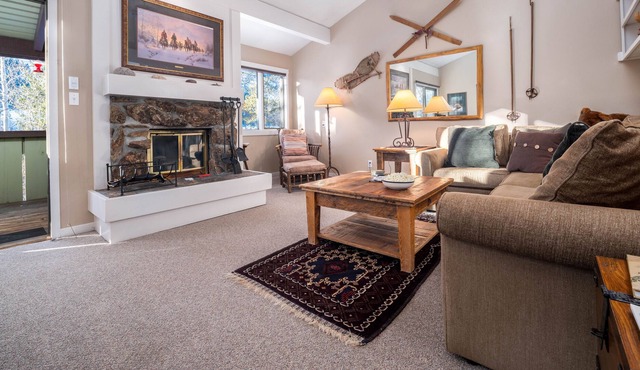 RMR: Nicely Updated 2BR Condo w/ Mountain Views in Wilson