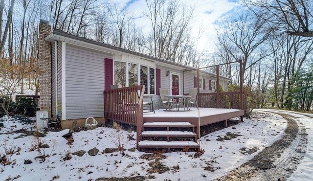 Roaring Spring Horse Farm Getaway w/Game Room in Roaring Spring