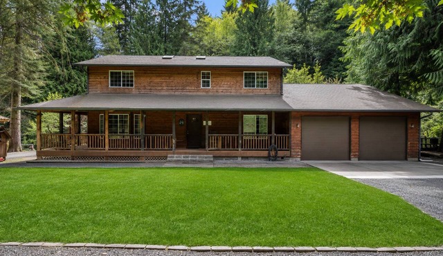 Rocky River is a Spacious 5-bedroom house in wonderful Longview with WiFi, AC in Longview