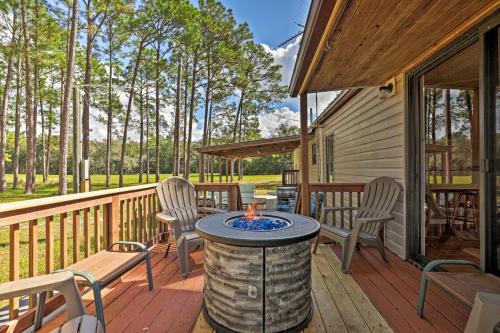 Rural Pomona Park Getaway Near St Johns River! in St. Augustine