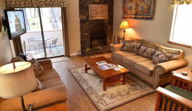 Rustic Condo with Access to Exclusive Golf in Sunriver