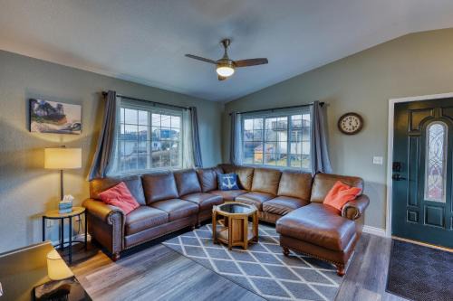 Rustic Retreat Charming 2 Bedroom Apt Sleeps 4 in Kodiak