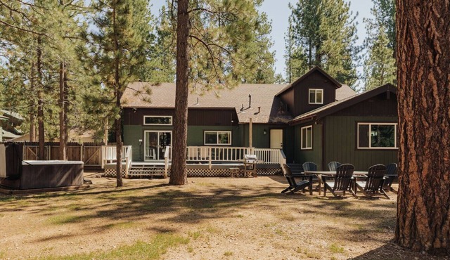 Rustic Ridge | Gated, Jacuzzi, Pool Table, Village in Big Bear Lake
