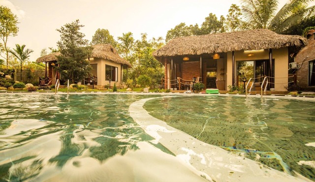 Salt Electrolysis Pool & Koi pond 1BR Ba Na Hills