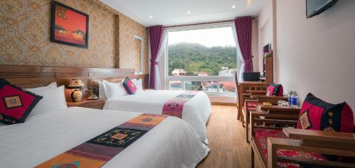 Saparis Station Hostel & Travel
