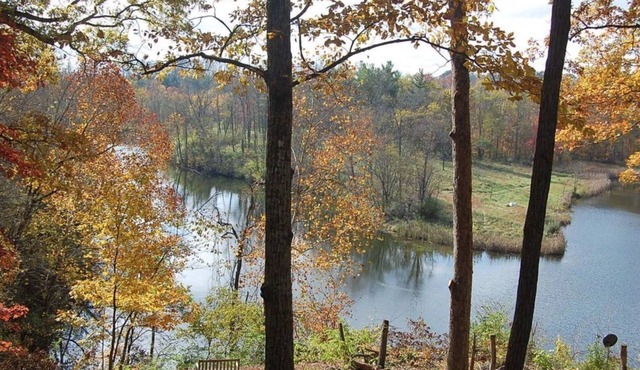 Scenic Setting Just 8 Minutes From Athens in Athens
