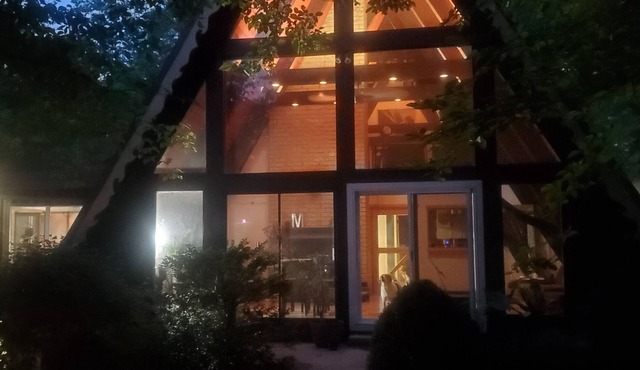 Secluded A-frame on 3 acres minutes from downtown. Hot tub, Sauna & Dog-friendly in Cincinnati