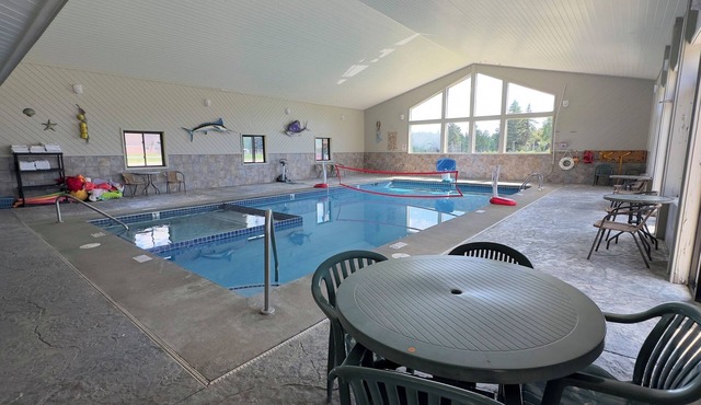 Secluded Cabin Sanctuary with Direct River Access & Indoor Pool in Gladwin