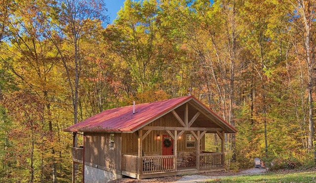 Secluded Cozy Cabin - Hot Tub, Fire Pit, Fireplace in Logan