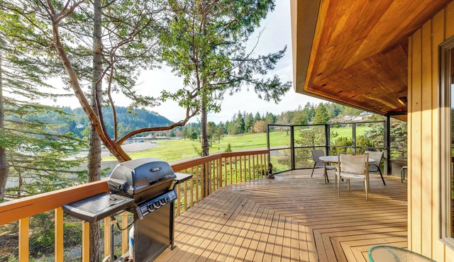 Serene La Conner Retreat w/Fireplace & Deck! in La Conner