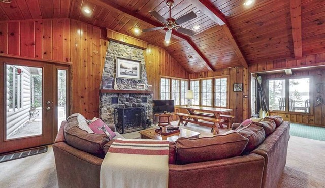 Serene Lakefront Home w/Wifi, docks, kayaks, gas grill, fire pit & more in Boulder Junction