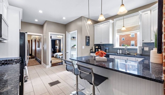 Serene, Smart, Spacious. Near Downtown, In A Quiet Neighborhood in Pittsburgh