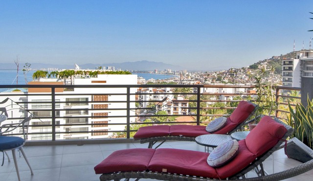 Signature By Pinnacle Modern Corner VIEW Unit 2BD/2BA
