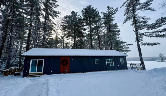 Snowmobiler & Ice Fishing Paradise right on the water with mountain views! in Ebeemee Township