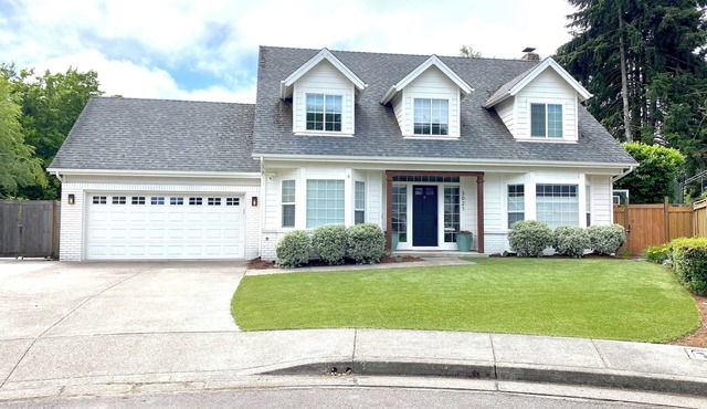 Spacious 4 bedroom 3 bath House Near Campus. in Eugene