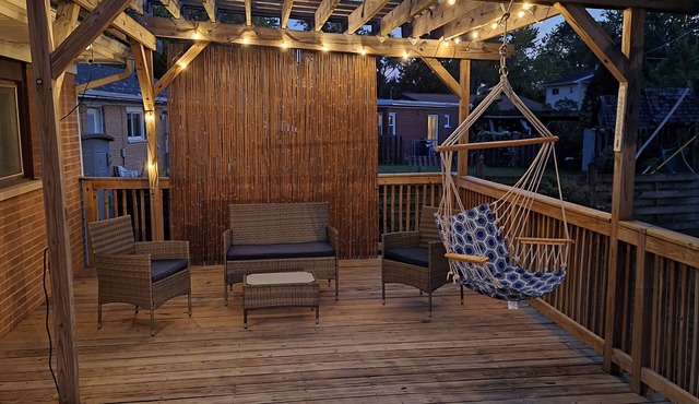Spacious 4-bedroom house in charming Des Plaines with AC, WiFi in Des Plaines