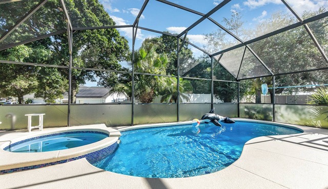 Spacious 5BR Villa w/South-Facing Pool, Spa & Game Room Near Disney in Clermont