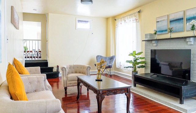 Spacious 7-BR Family Retreat in Upper Darby in Upper Darby