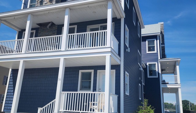 Spacious Beach Home - Steps to Ocean, Dining & Entertainment in Salisbury