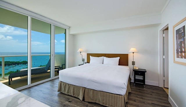 Spacious Condo's at Coconut Grove Hotel with Wrap-around Balcony in Miami