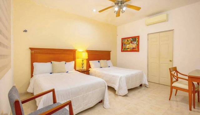 Spacious Double Bedroom | Pool, Gym & Terrace in Mérida
