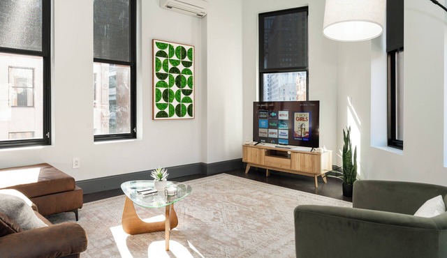 Spacious Downtown 2BR City Views in Pittsburgh