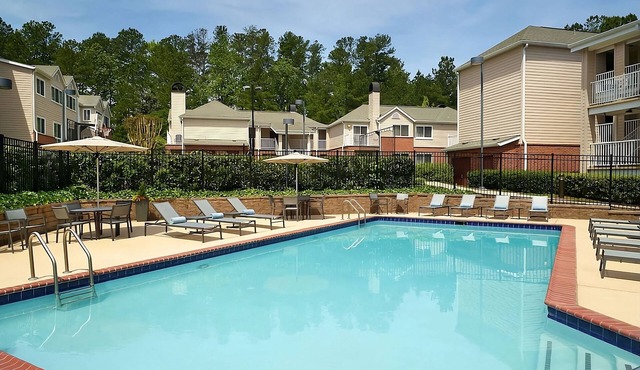 Spacious Good-Value Accommodation! 2 Convenient Units, Pool, Free Breakfast! in Alpharetta