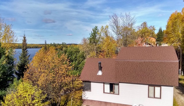 Spacious Group Cabin Overlooking Moose Lake with Vaulted Ceilings, Loft & Porch in Ely