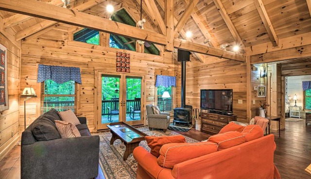 Spacious Pet-Friendly Cabin in Sky Valley! in Dillard