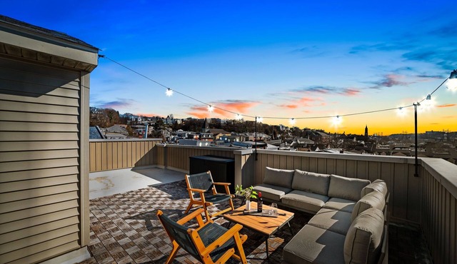 Spacious & Quiet, 5 Min Walk to Main St, Rooftop Lounge! in Philadelphia