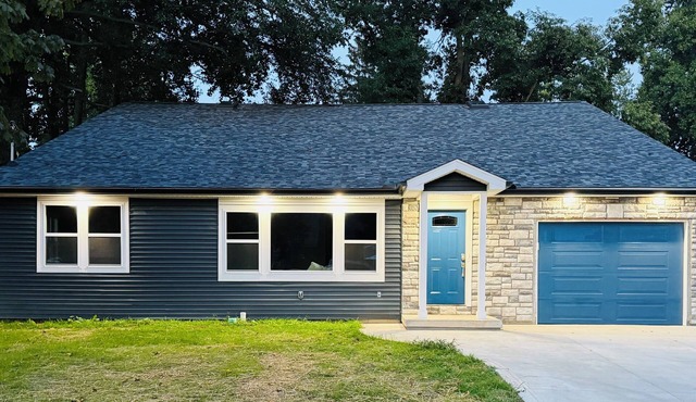 Spacious Relaxing Luxury 4-5BR Near DT Willoughby, Cleveland, & Lake Erie in Willoughby