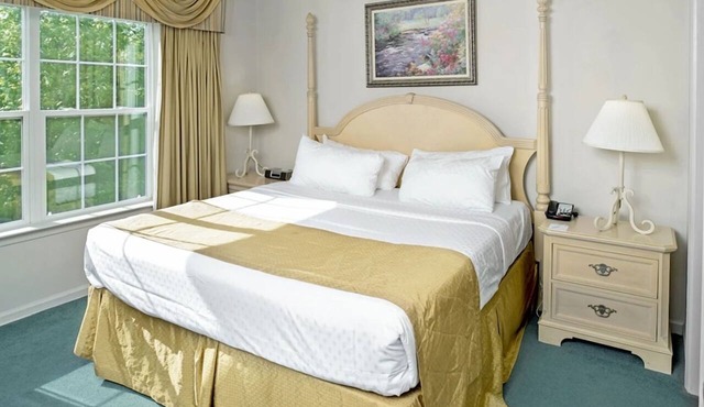 Spacious Retreat – 2 Units for Family Stay + Pools & Sports Facilities in Williamsburg