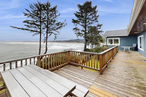 Spectacular Seaside Surf-View Home in Seaside