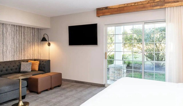 Standard King at Cherry Valley Hotel | Private Patio or Balcony in Newark