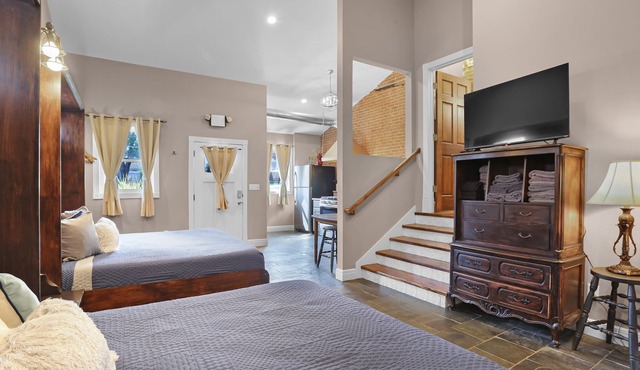 Studio + 3rd Floor Access in Washington