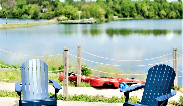 Stunning Views on Hart Lake I Near Dunes+ Walk to Shops+ Kayak & Bike in Hart