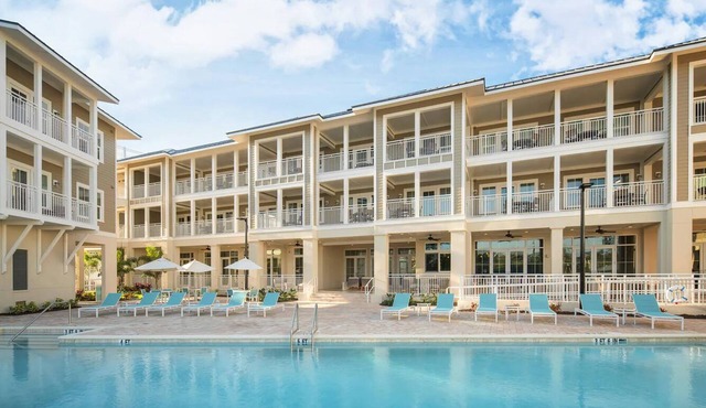 Stylish, Boutique, Two-Bedroom Villa with Fully-Equipped Kitchen and Balcony in Manatee County