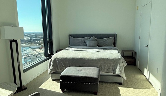 Stylish King Suite Tysons Corner Mall Access Metro Nearby in Tysons