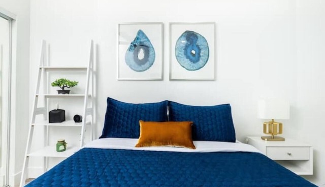 Stylish & Modern Studio in Phoenix ~ QueenBed in Phoenix