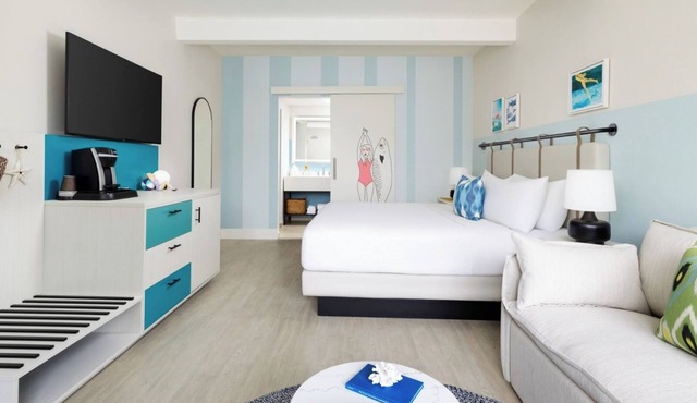 Sun, Sip, & Socialize | Island Stay with 2 Pools & Lawn Games in Key West