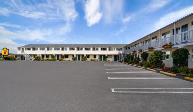 Super 8 by Wyndham Florence OR in Florence