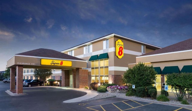 Super 8 by Wyndham Madison South in Madison