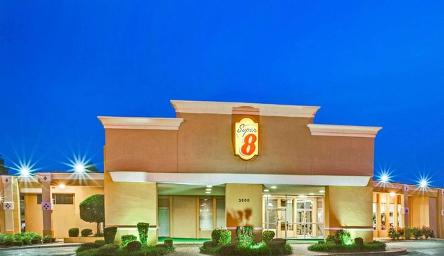 Super 8 by Wyndham Norman in Norman
