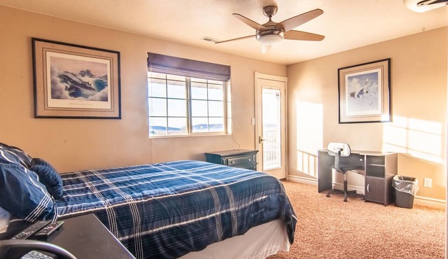 Tacit Shadow "Aviator", Private Bedroom at base of Brian Head Mountain, WiFi in Parowan