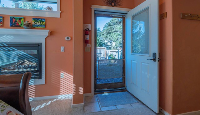 Tern Inn North- Private Suite-Close to Beach-Fireplace-Peaceful in Cannon Beach