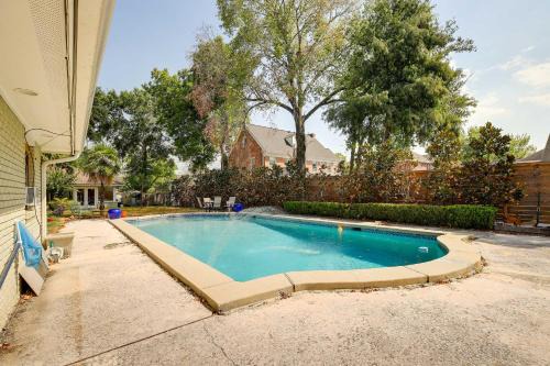 Texas Studio with Pool Access, 1 Mi to TDECU Stadium in Houston