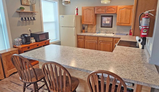 The Sequel - spacious 3 bed 2 bath apartment sleeps 6; Great for long-term stays in Wells