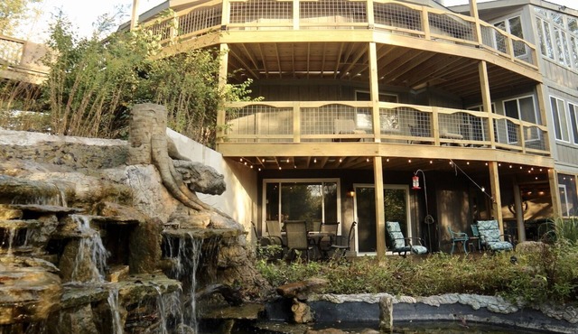 The Waterfall Suite Place + Walkout! Both Overlook Waterfall! in Pendleton