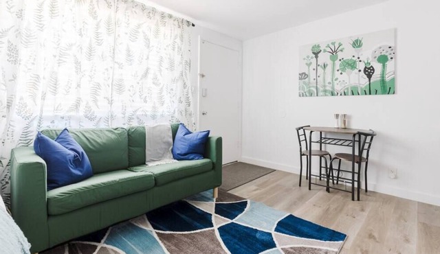 This studio is a 1 bedroom(s), 1 bathrooms, located in Tempe, AZ. in Tempe