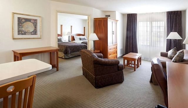 Three 2BR Suites with Full Kitchens | Free Breakfast | Close to The Alamo in San Antonio